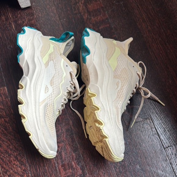 Kinetic Breakthru Day Lace Sneaker - Picture 2 of 4